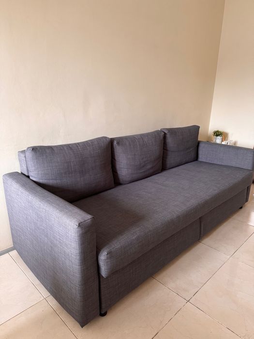 Sofa cama com arrumação