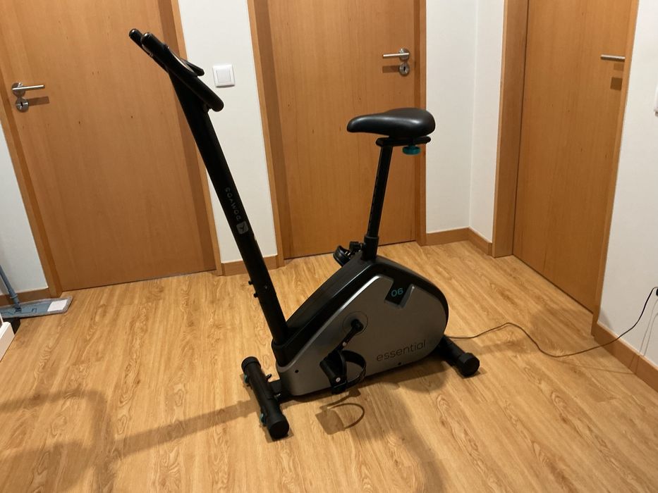 Bicicleta estática decathlon essential 06