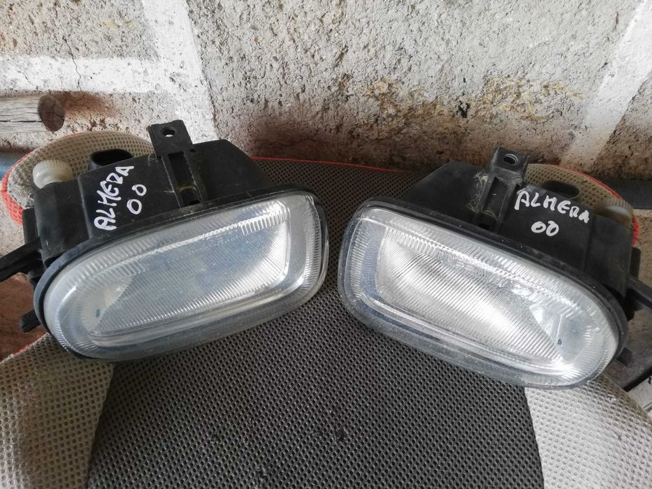 Farois De um NISSAN Almera