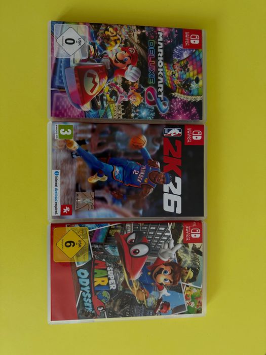 Konsola do gier nintendo switch z 3 grami i dużą ilością akcesoriów