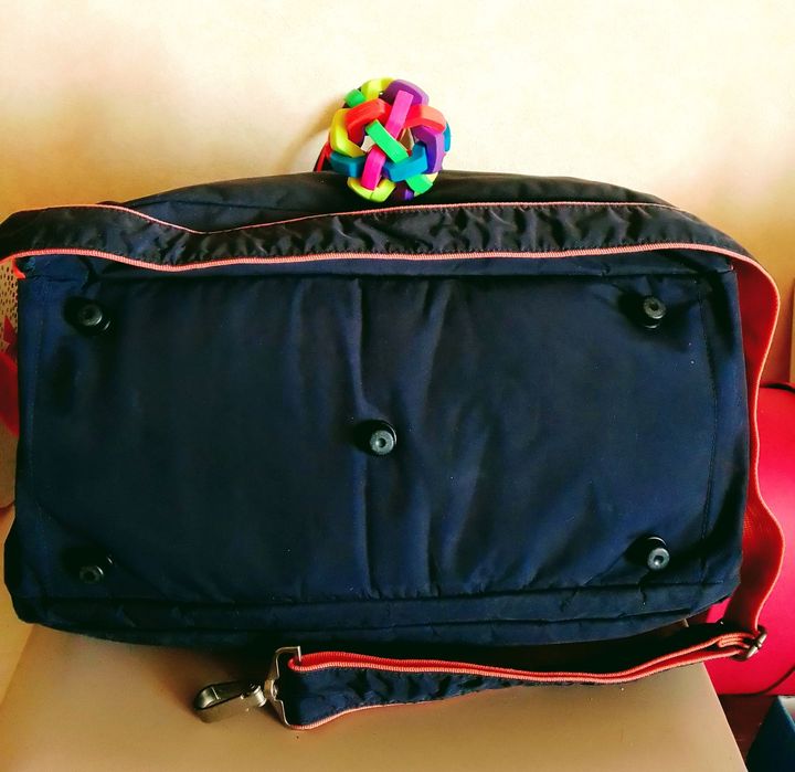 Своя вместительная фирменная дорожная сумка DERBY. Made in Ukraine.