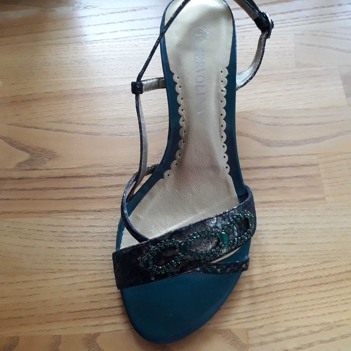 Босоножки кожаные 37 размера