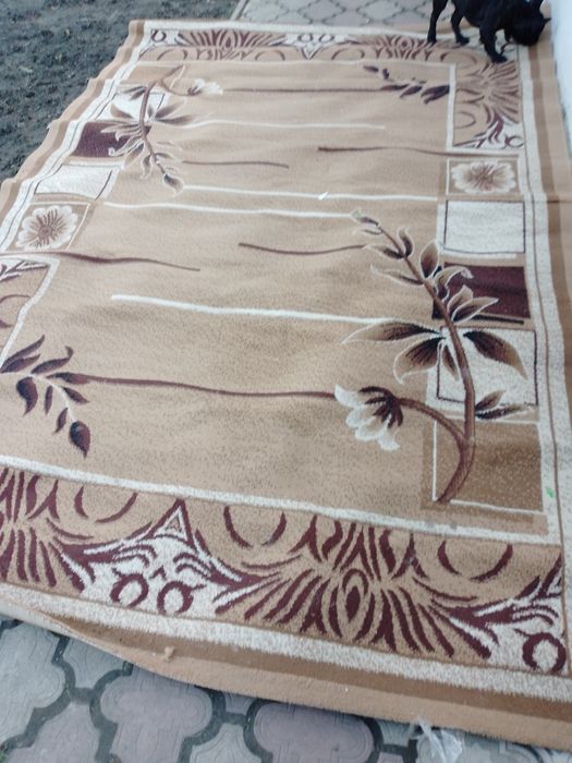 Продам килим 700гр.