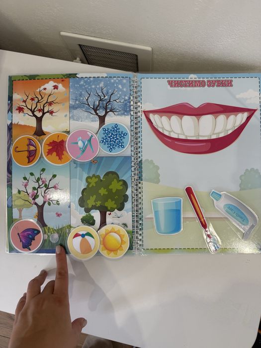 Книжка на липучках розвиваюча для малюків