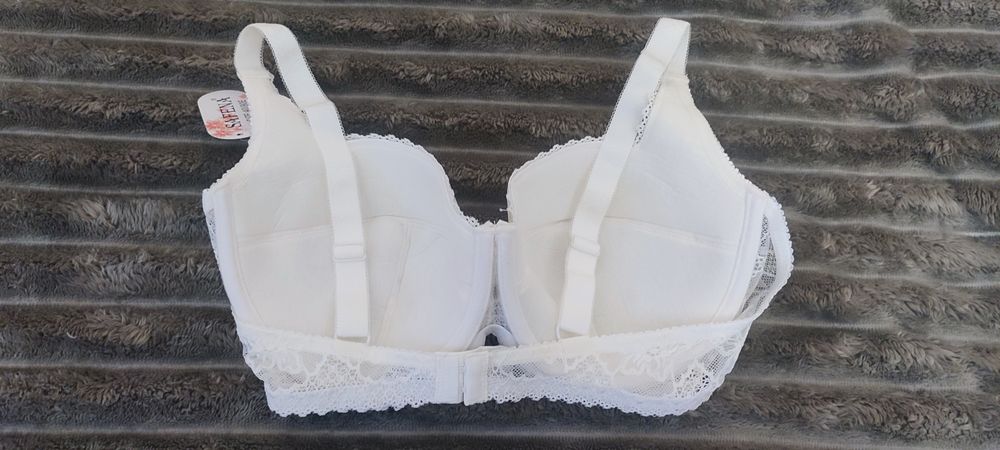 Жіноча білизна. Бюсти на чашку Е