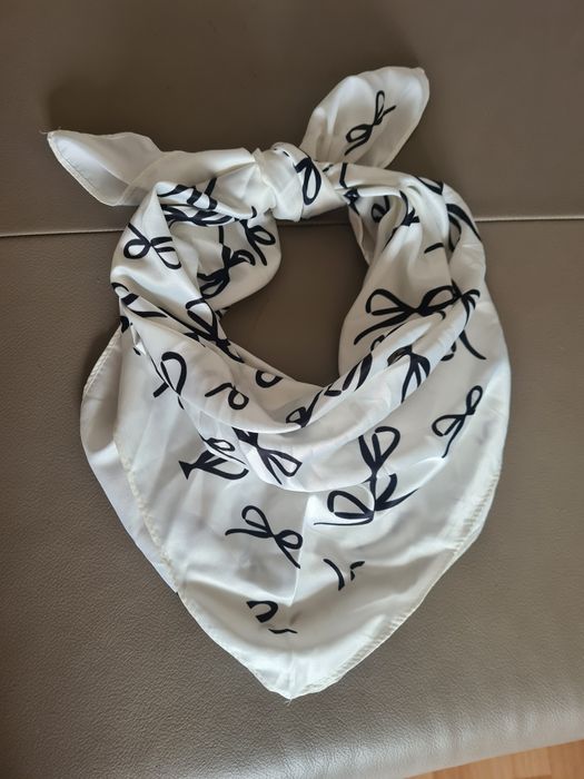 Apaszka kokardki czarno biała nowa