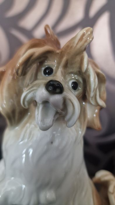 Karl Ens figurka z porcelany pies