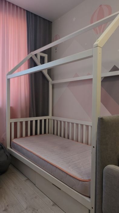 Дитяче ліжко будинок + матрас + шухляди + є захисні бортики Самовивіз