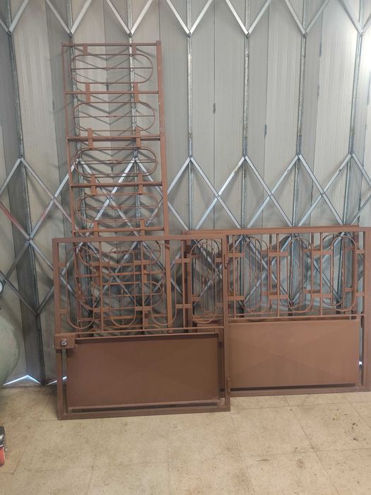 Portões e gradeamento de muro em Ferro