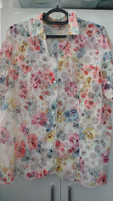 Блуза  нежная в цветочный пиринт  Германия