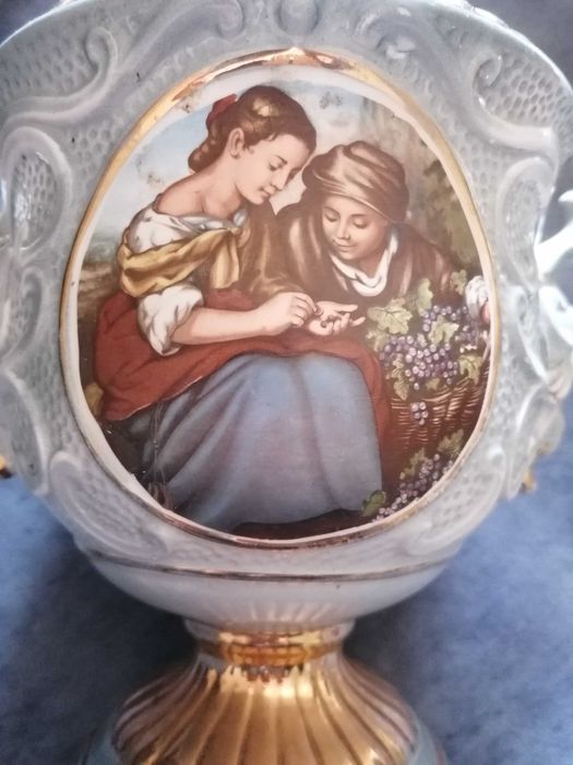 Vaso com asas, da marca Alcobaça.
