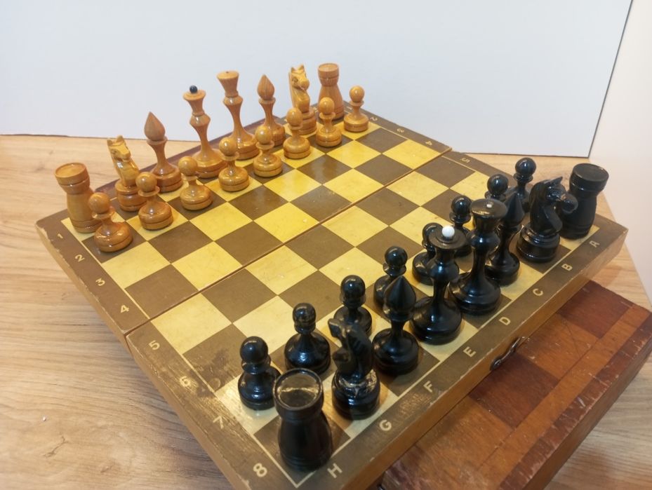Старые шахматы деревянные