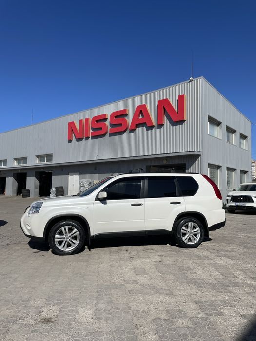 Nissan X-Trail 2011 года, 2.0 бензин