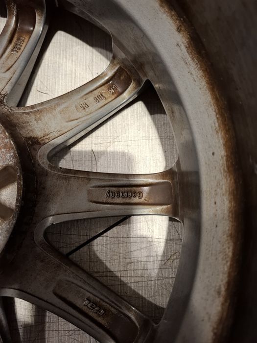 Felgi aluminiowe z oponami