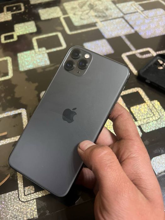 Продам айфон 11 про мах