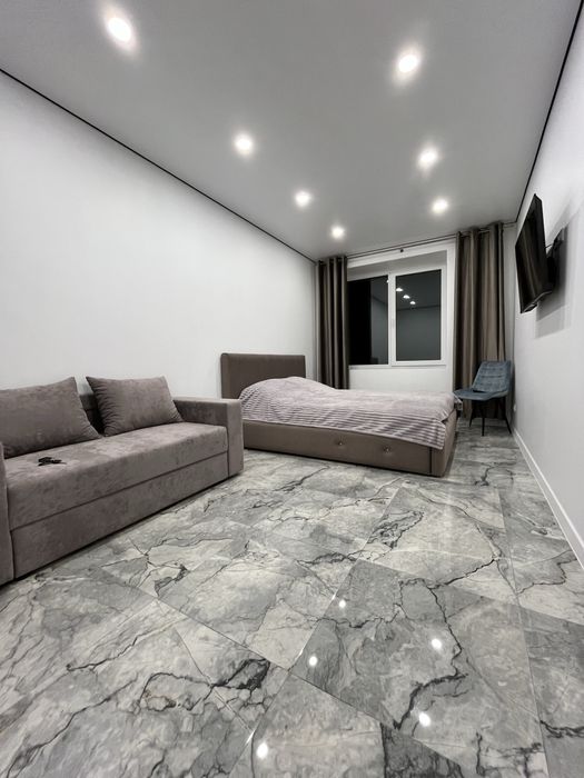 2к ЛЮКС Вул Нижня Берегова, ОАЗИС, Епіцентр, Вигляд на ПІВДЕННИЙ БУГ