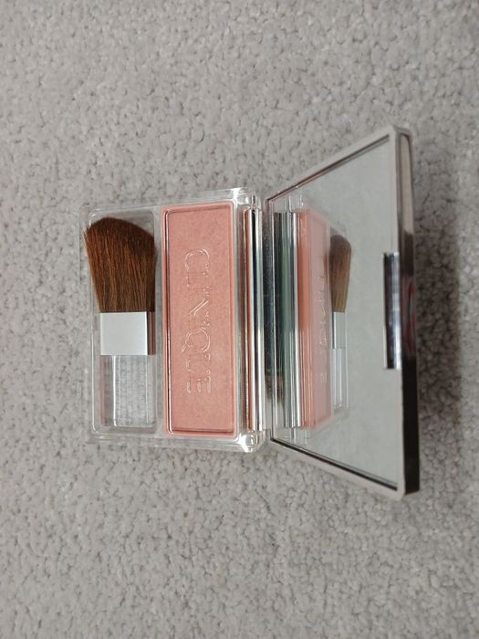 CLINIQUE Blushing Blush Powder Blush Róż do policzków
Blushing Blush
