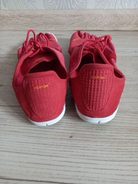 Продам кроссовки FIVEFINGERS