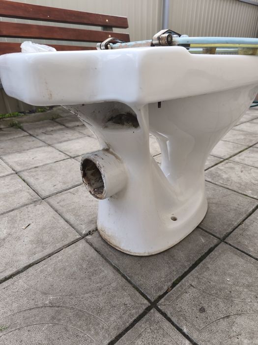 Продам унітаз та бачки до унітазу