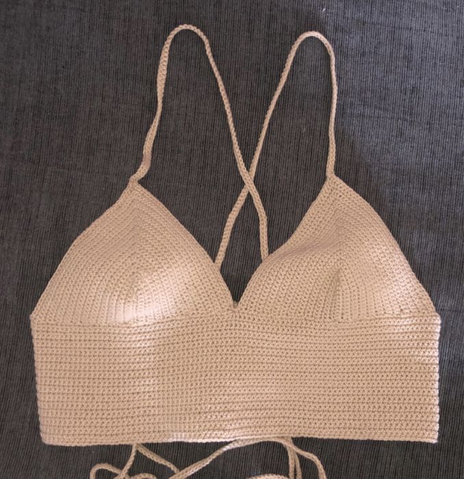 Top robiony na szydełku