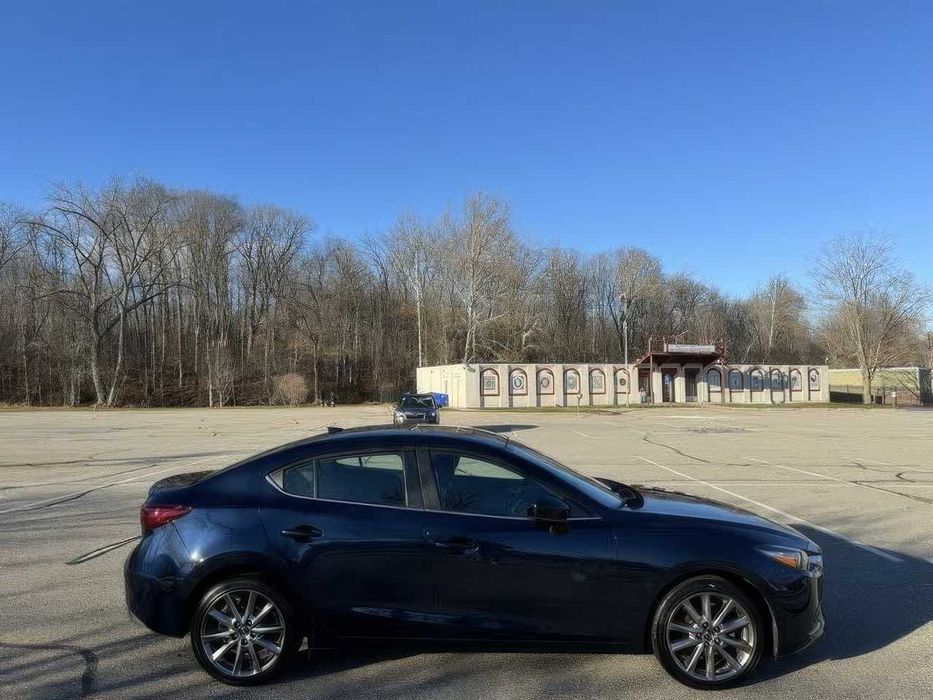 Mazda 3 Touring      2018