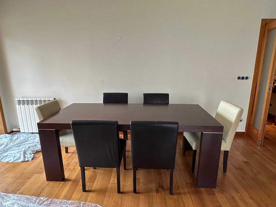 Mesa de Jantar com cadeiras incluídas