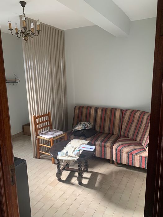 Alugo V2 rés do chão renovado