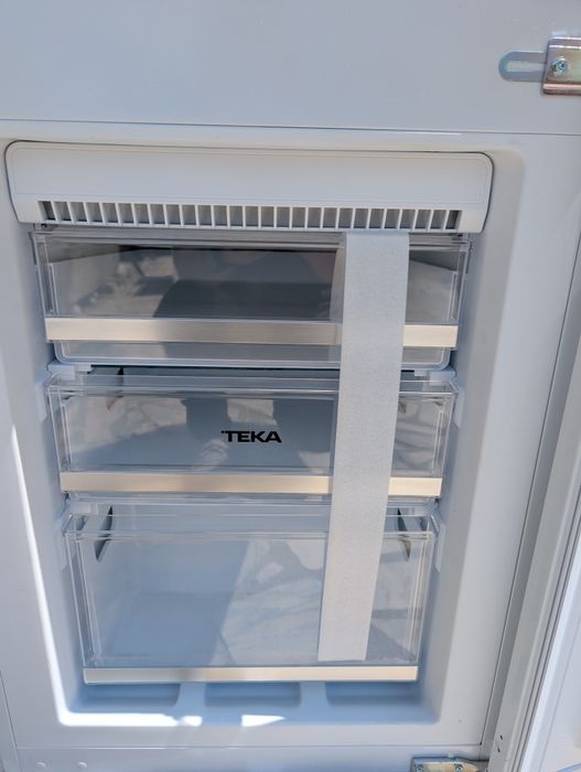 Frigorífico Combinado Encastre Teka (No Frost - 176.9 cm - Branco) - Novo c/garantia