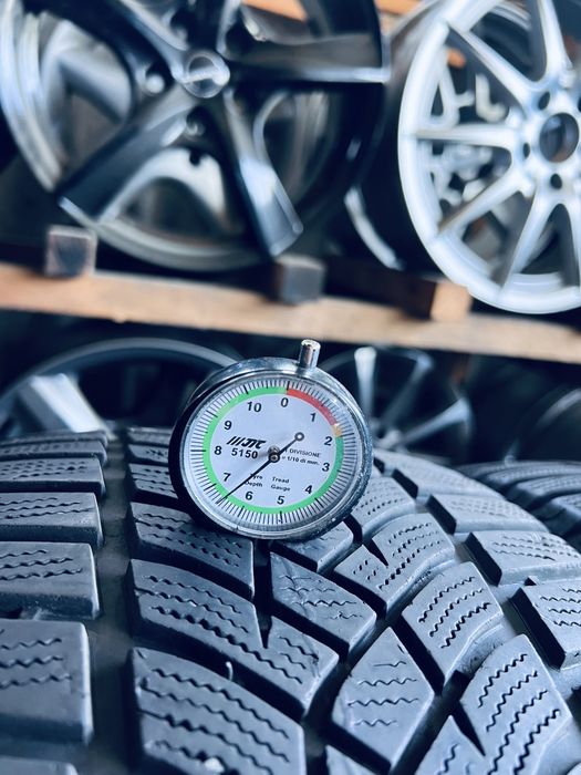Шини Резина Зимові 235 45 18 Goodyear UltraGrip Performance 4шт