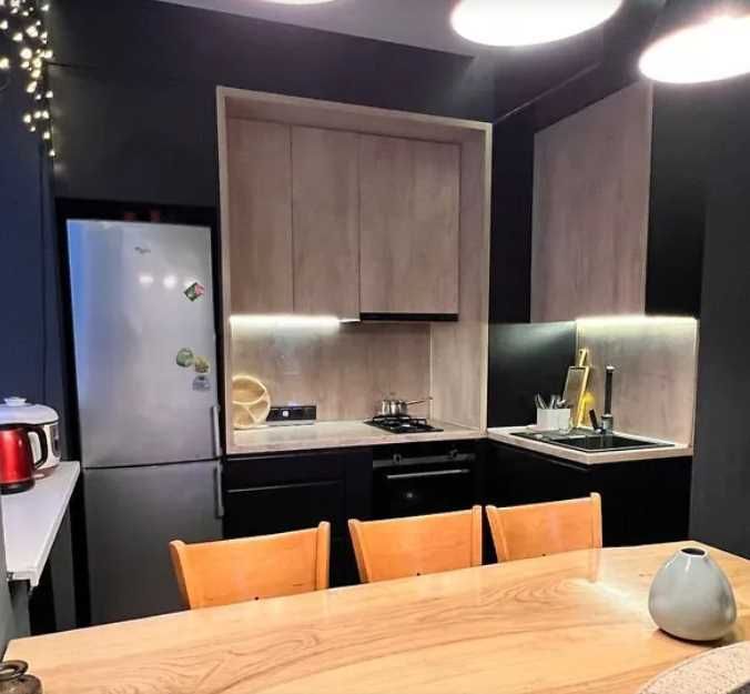 Продаж двокімнатної квартири з дизайнерським ремонтом в Центрі