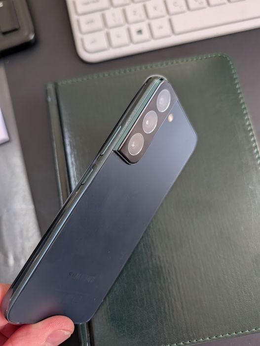 Телефон Samsung S22 официал
