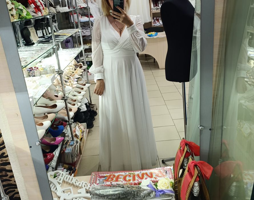 Біле довге плаття