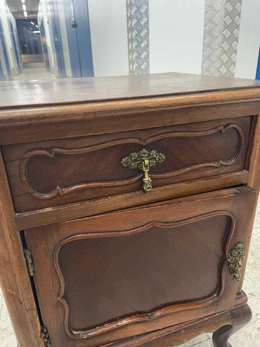 2 mesas de cabeceira antigas