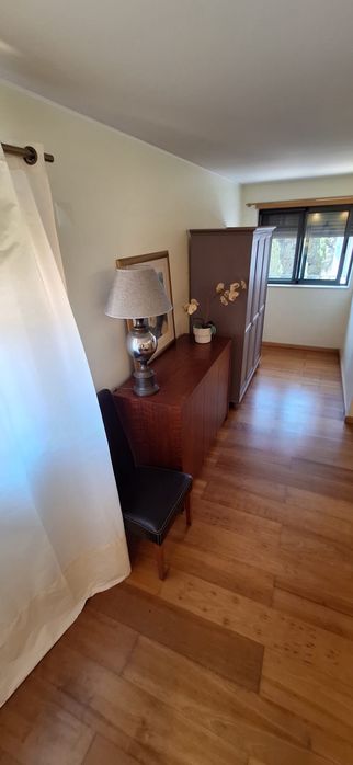 Quarto para arrendar em Braço de Prata – 25 m² | Vista Rio | Prédio Recente