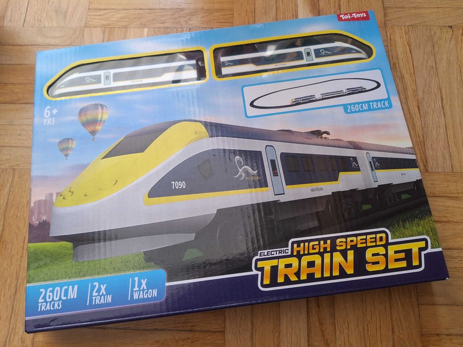 Kolejka elektryczna na baterie tor pociąg