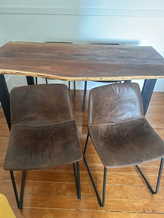 Conjunto mesa + 4 cadeiras