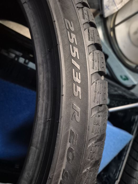 Opony zimowe Pirelli Sottozero 3, 255/35 R20. 2szt. 2021r. 7.3mm