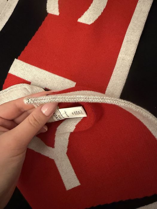 Piękny Szal Givenchy