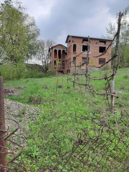 Будинок біля лісу на ділянці 34 сот.