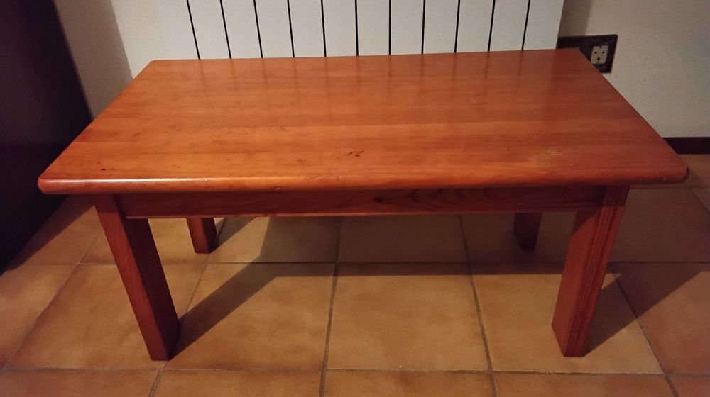 Mesa em pinho mel de sala estar