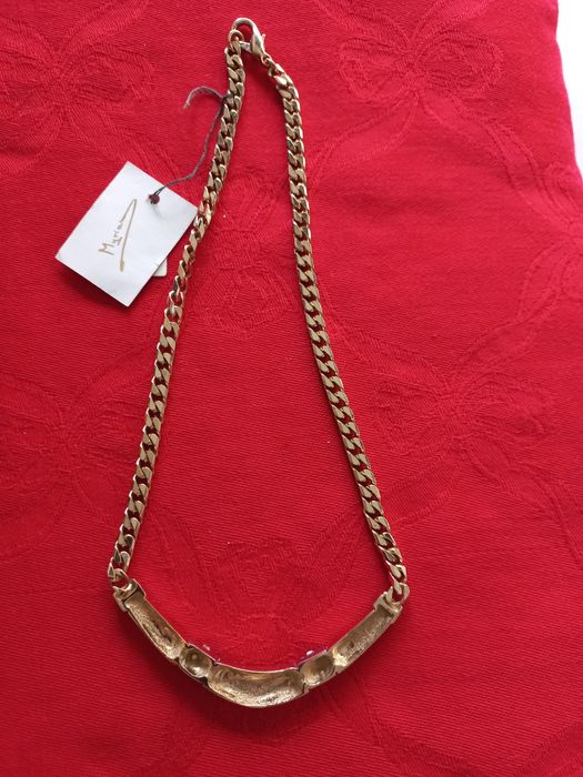 Gargantilha com brilhantes e pedras azuis da marca S