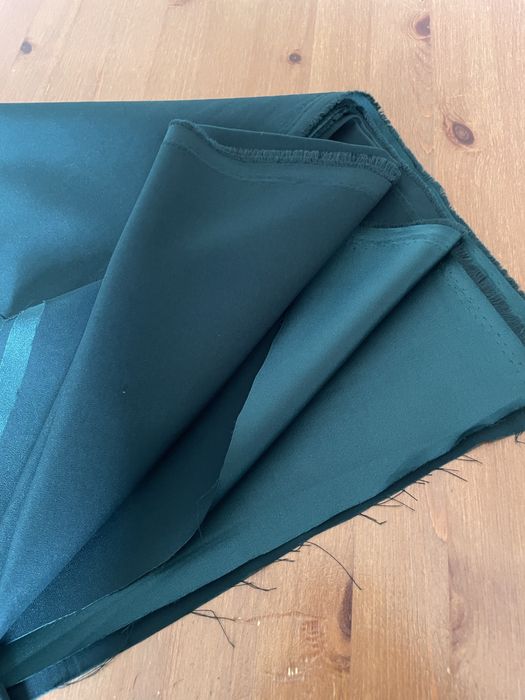 Tecido novo em cetim verde esmeralda + forro a condizer (novo)