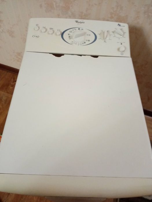 Продам стиральную машинку Whirlpool б/у не работает электроника