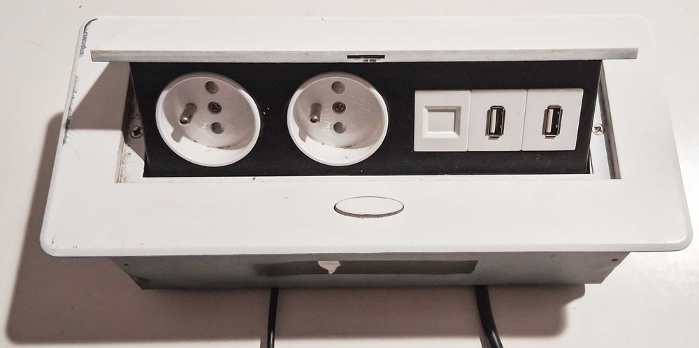 Przedłużacz biurkowy wpuszczany prostokątny 2 gniazda z bolcem + 2 USB