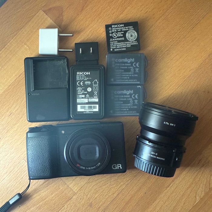Ricoh GR II + GW-3 + trzy akumulatory