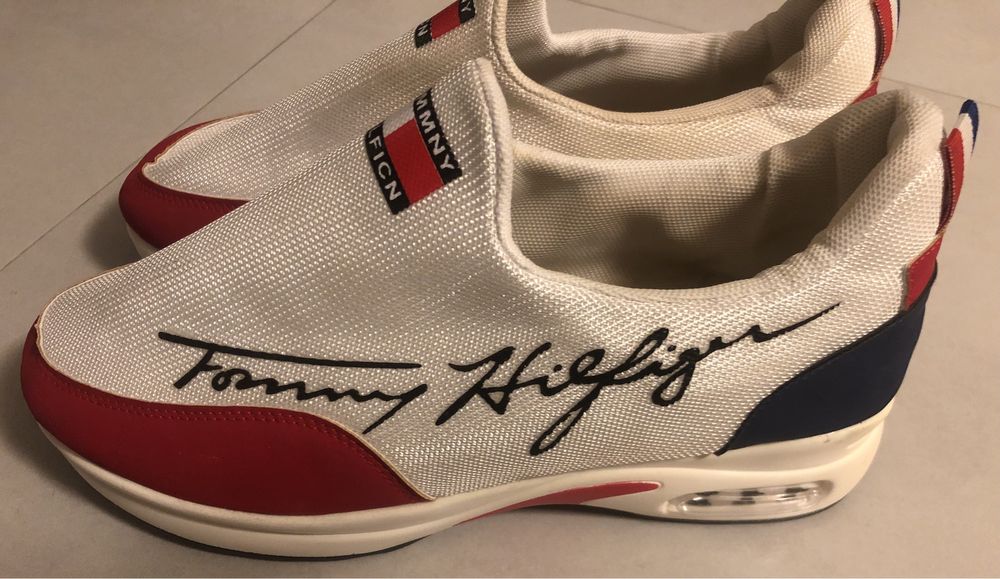 • Buty Damskie Tommy Hilfiger Używane - (Wkładka 25,5 cm / Rozmiar 39)