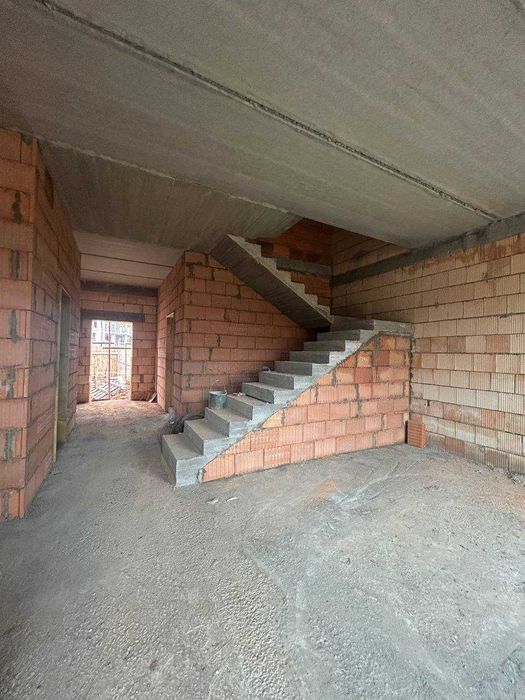 СВОЙ кирпичный таунхаус с участком возле моря