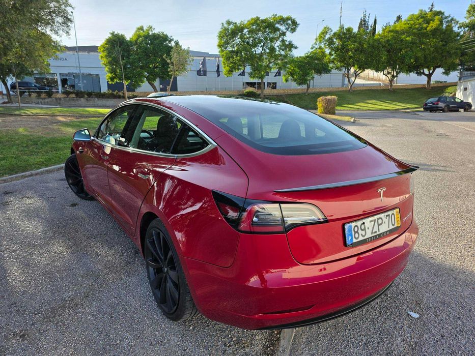 Tesla Model 3 — fotografia 4