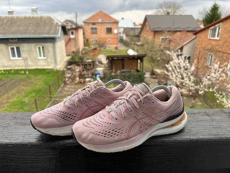 Кросівки ASICS Gel-Kayano 28