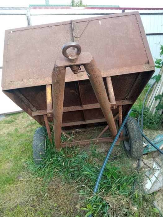 Трактор з прицепом